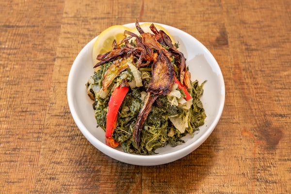 Epinards sautés et oignons frits