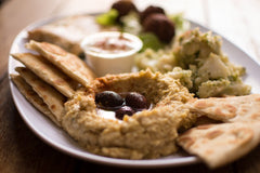 Table de mezzés libanais — buffet prestige Al Boustan Paris