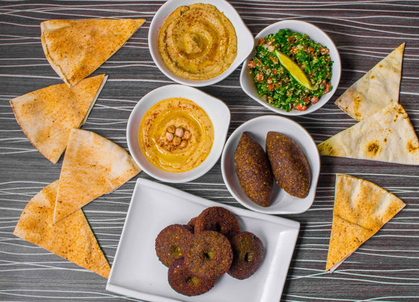 Planche Apéritive Libanaise — hommos, falafels, kebbés et pain pita — Al Boustan Paris