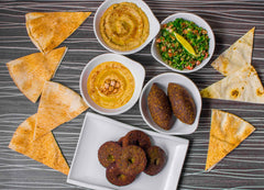 Planche Apéritive Libanaise — hommos, falafels, kebbés et pain pita — Al Boustan Paris